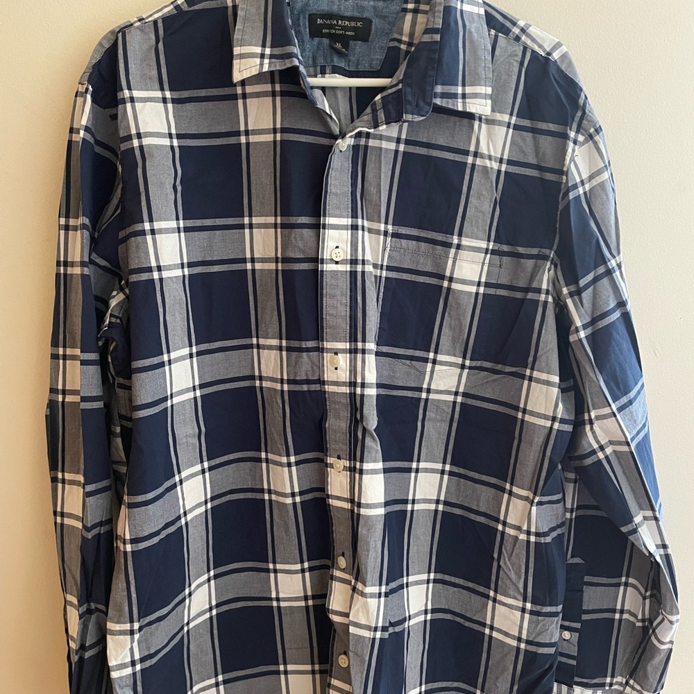 NWOT Banana Republic Navy Plaid Men's Button Up Shirt 100% cotton